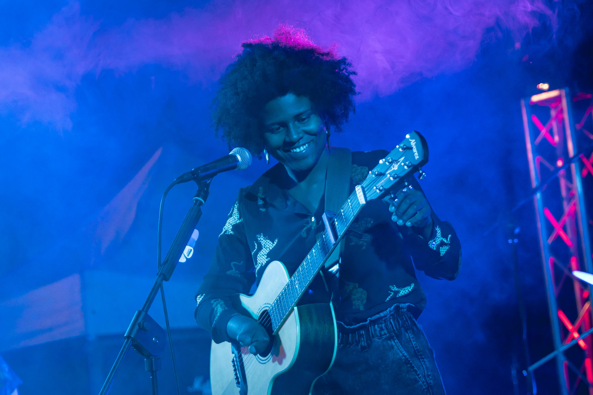 Amoahbia Festival woman playing guitar