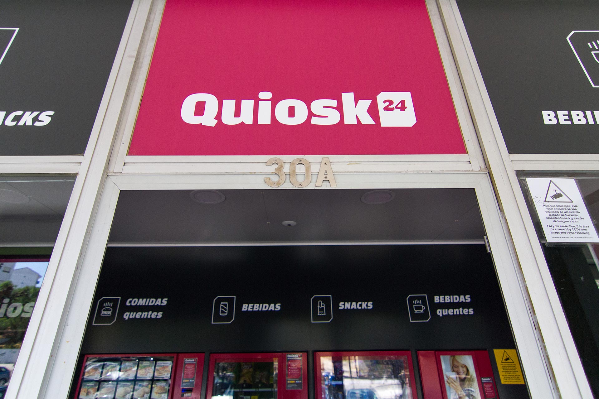 Quiosk24 vending machines store entrance